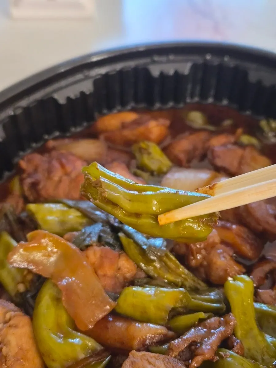 닭볶음 속 떡과 꽈리고추