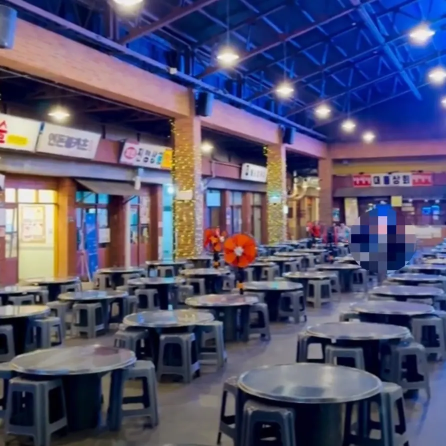 Open-air tables at the Yesan Market plaza