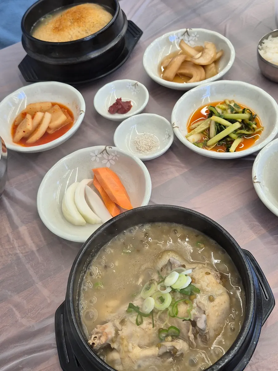 Ordered samgyetang and chicken gomtang spread