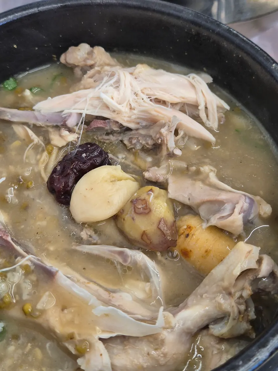 Tender chicken in mung-bean herbal samgyetang