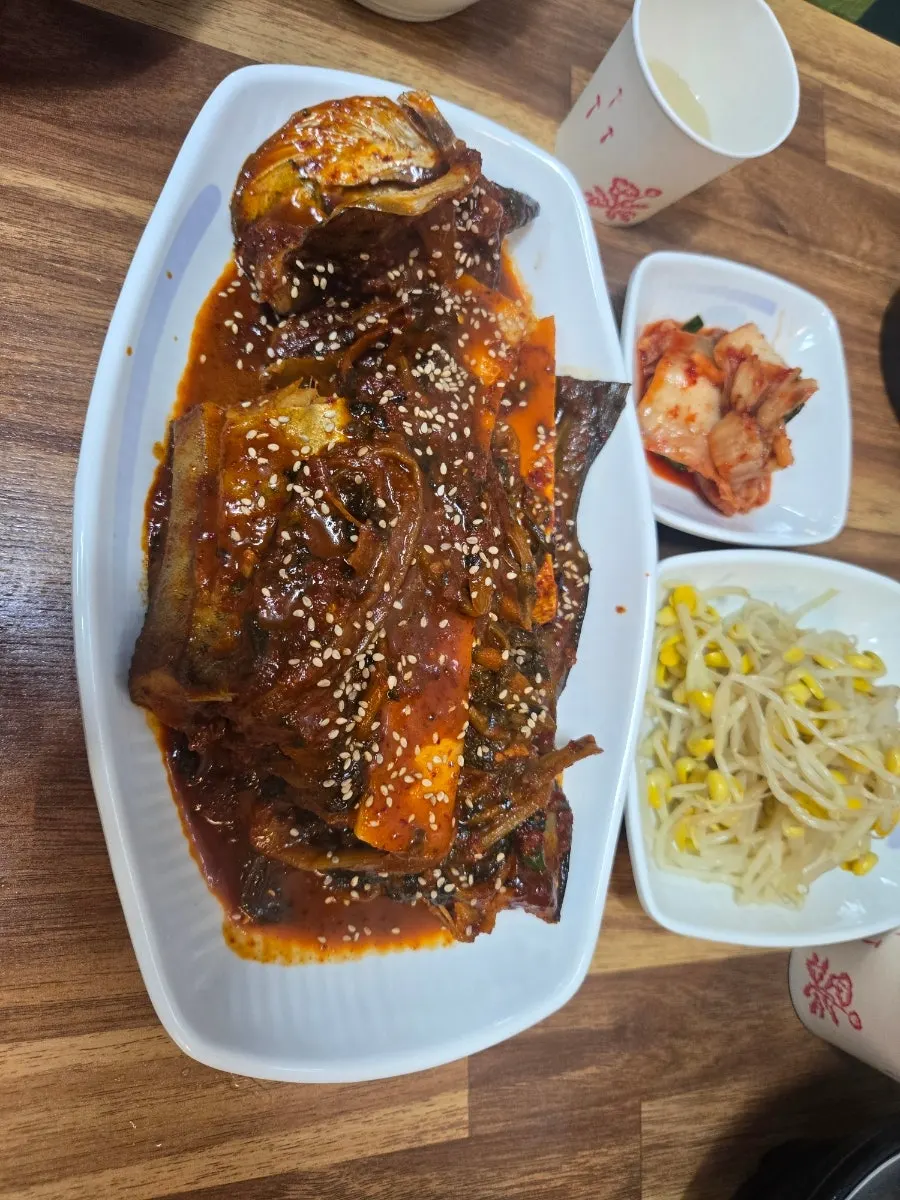 Gungchae, lotus root, and other side dishes at Yeseoban