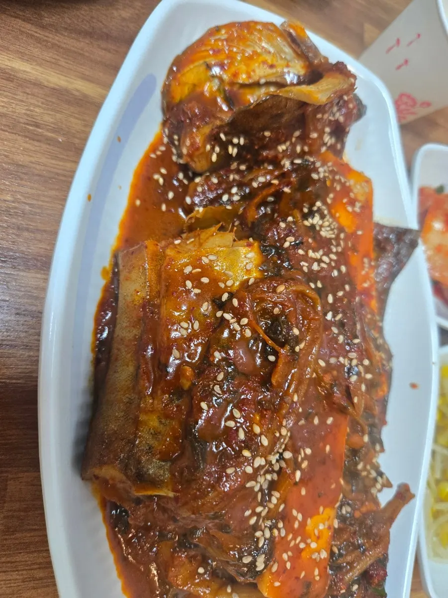 Plates of banchan at Yeseoban