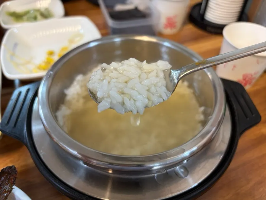 Scorched rice made by pouring hot water into the pot