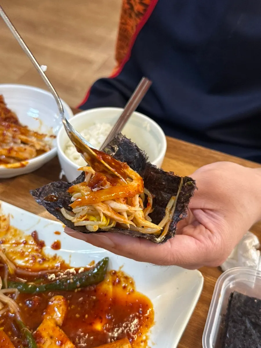 콩나물과 가오리 살 한 젓가락
