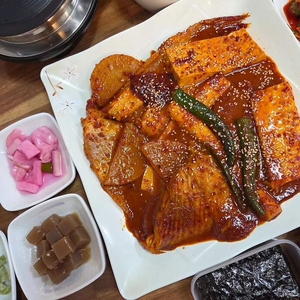 Braised skate table spread at Yeseoban in Sillim