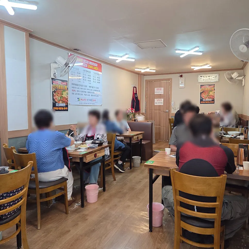 4-person table seating inside Yeseoban