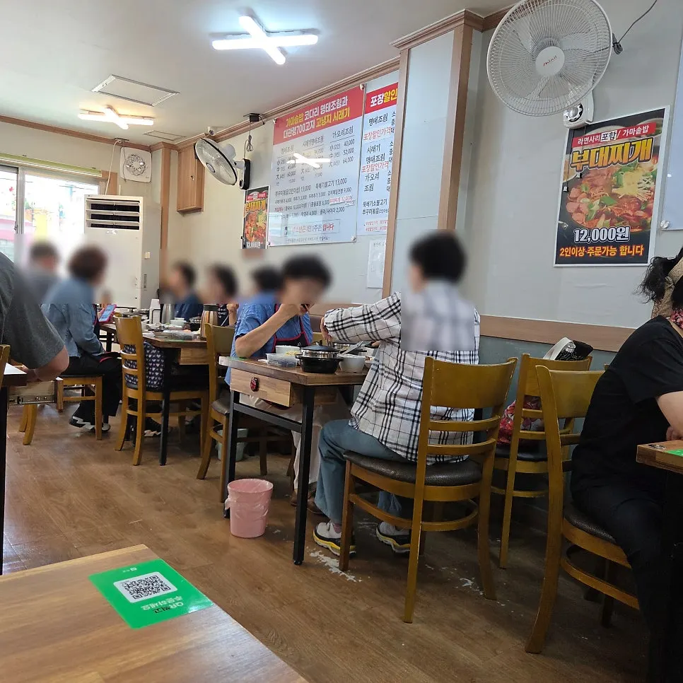 Neighborhood-style dining hall at Yeseoban