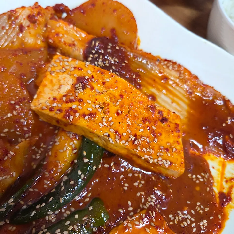 Rice cake and tofu inside the braised skate