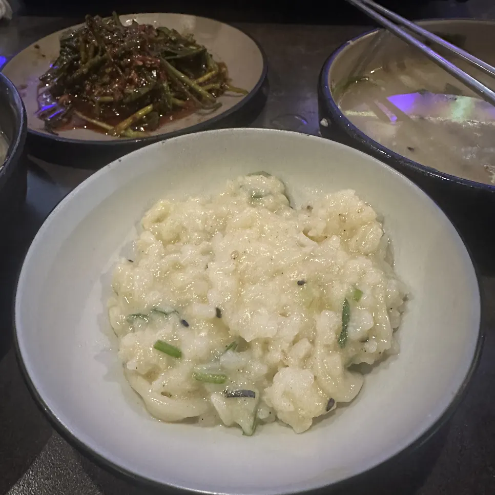 Chicken porridge topped with chives before eating