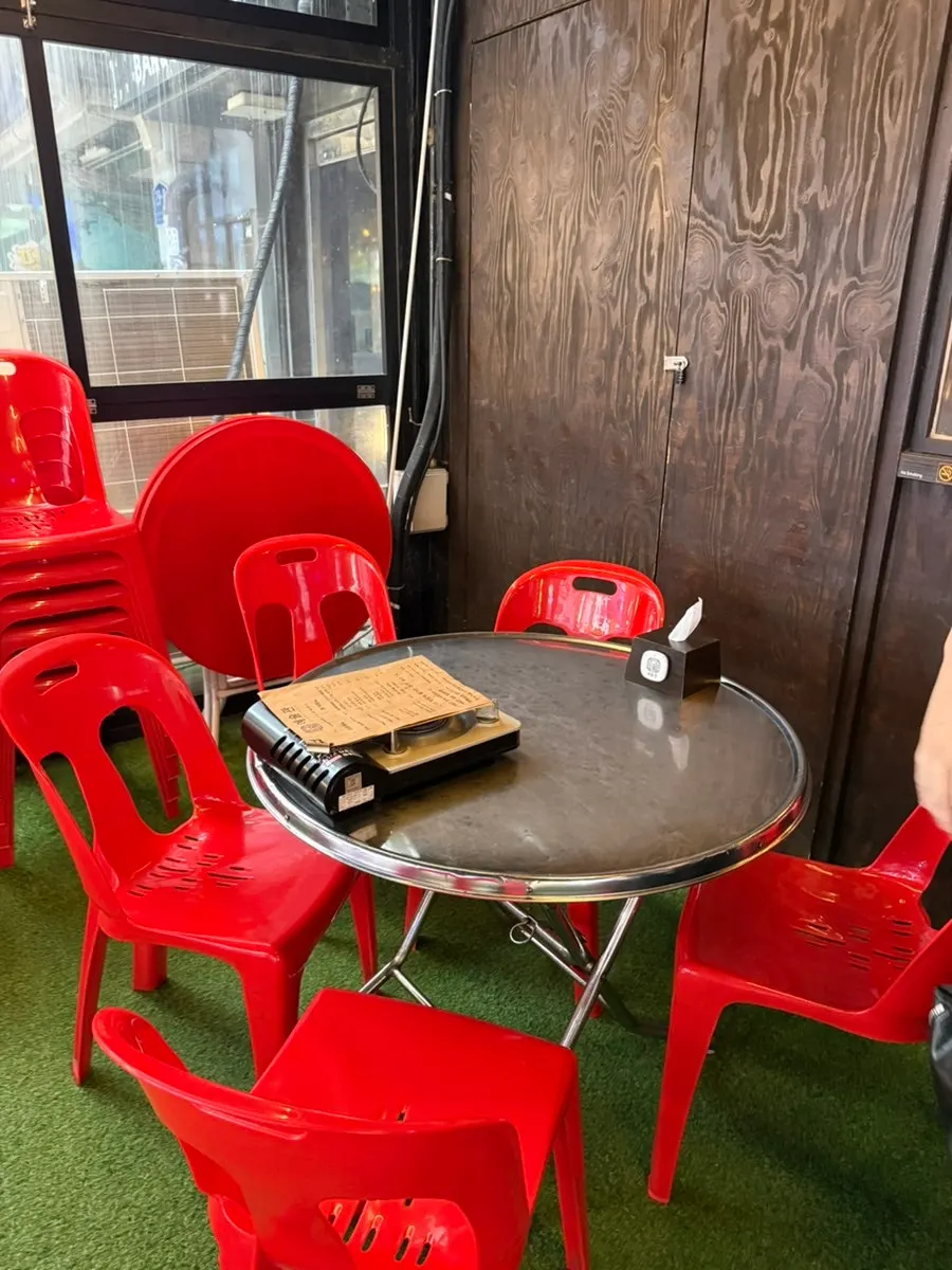 Indoor table seating at Yesulgwan Sungshin Women's University Branch