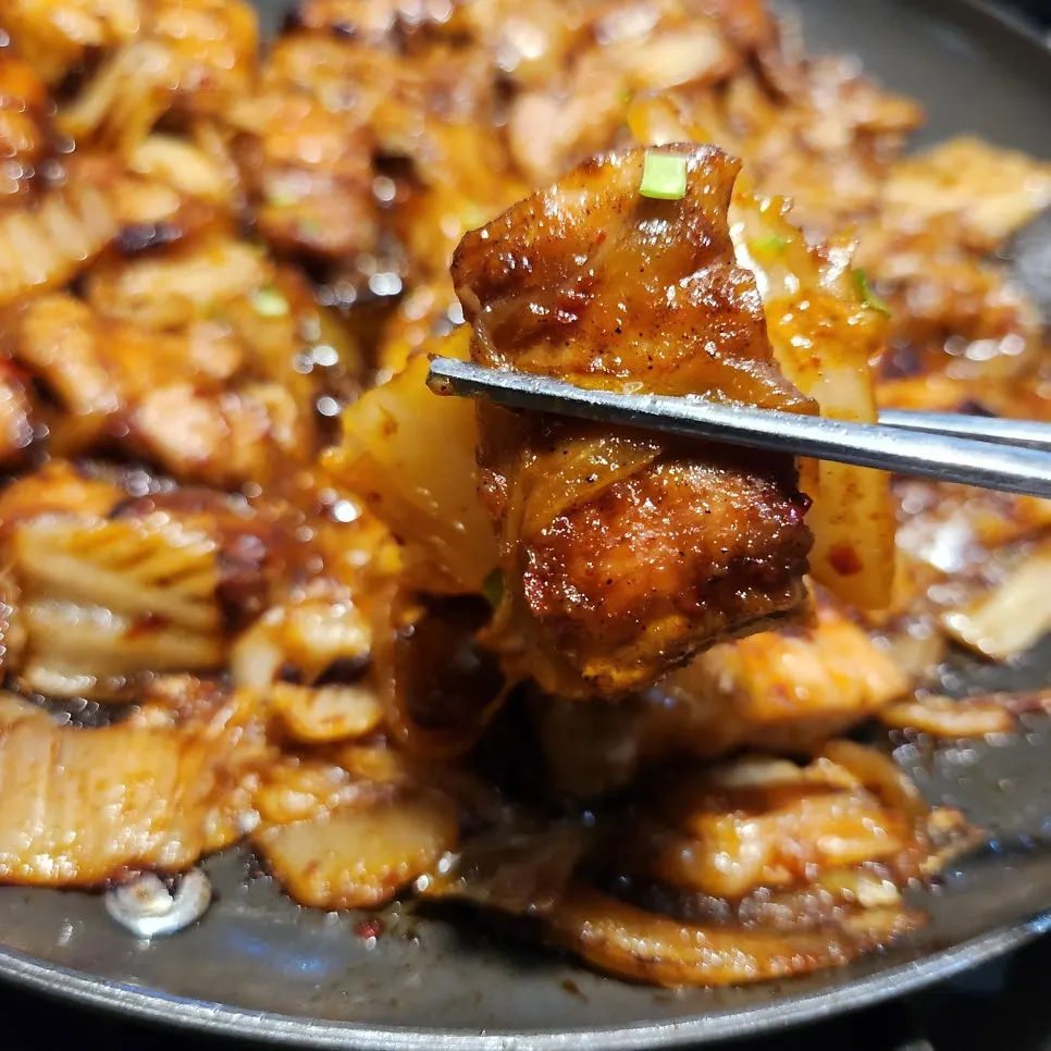 Handon samgyeop kimchi grill dalam wajan besar