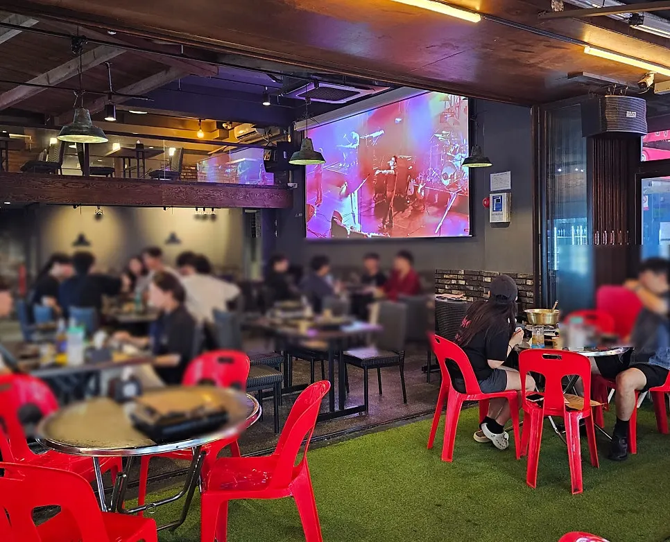 Interior Yesulgwan mulai dipadati pengunjung