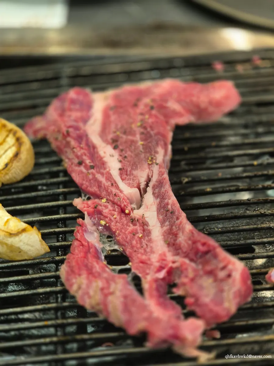 Evenly marbled 1++ hanwoo sirloin