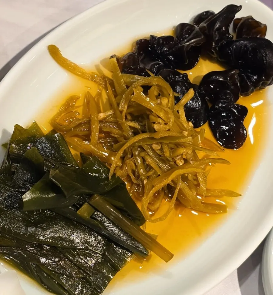 용한우 남천점 밑반찬 클로즈업