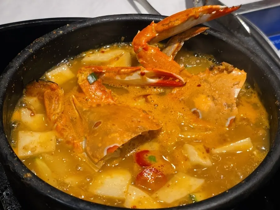 뚝배기에 나온 해물 된장찌개