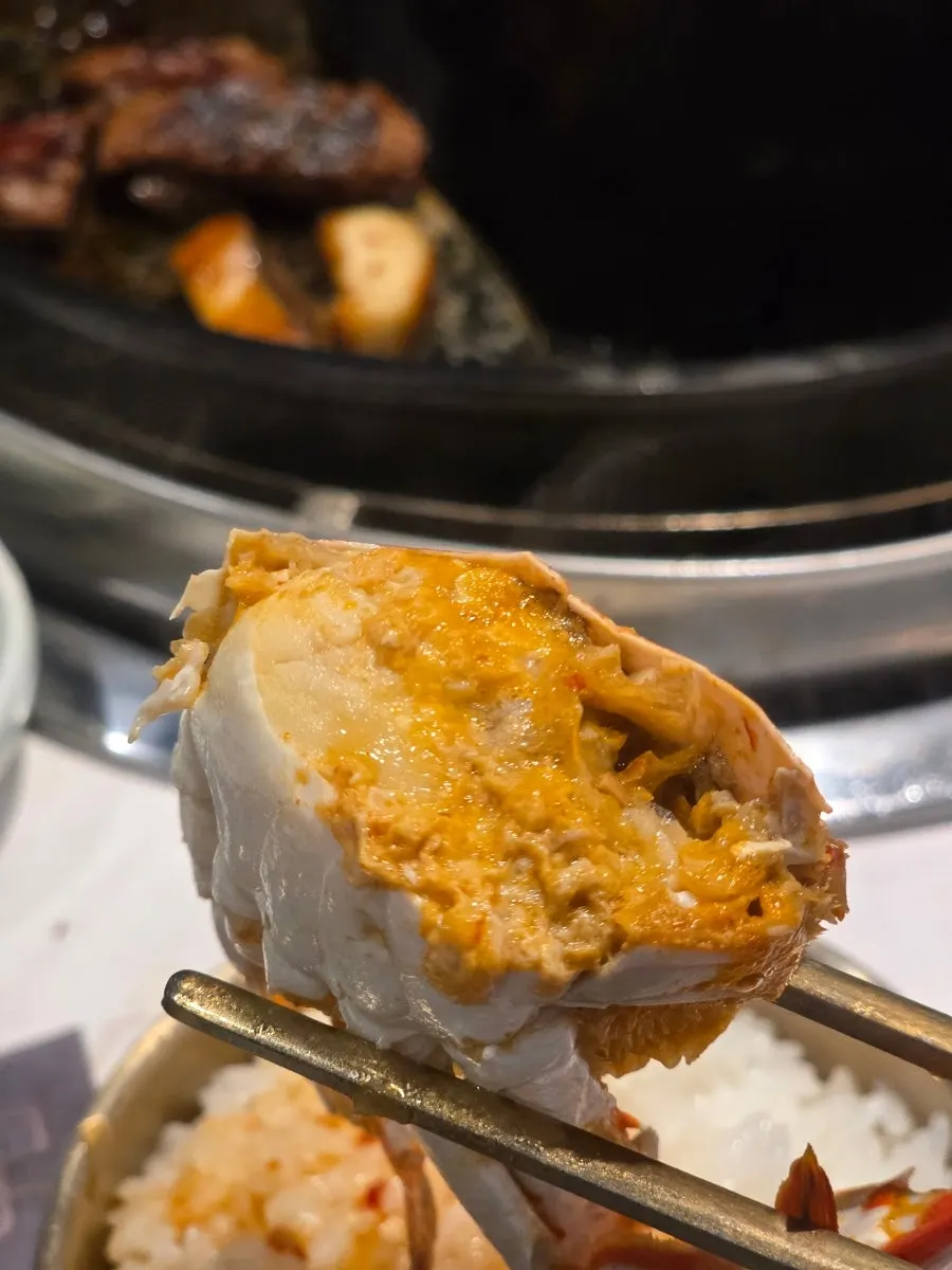 꽃게 한 마리가 통째로 든 해물 된장찌개