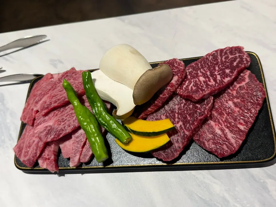 Plate of the 99,000-won han-set of hanwoo sirloin and rib meat