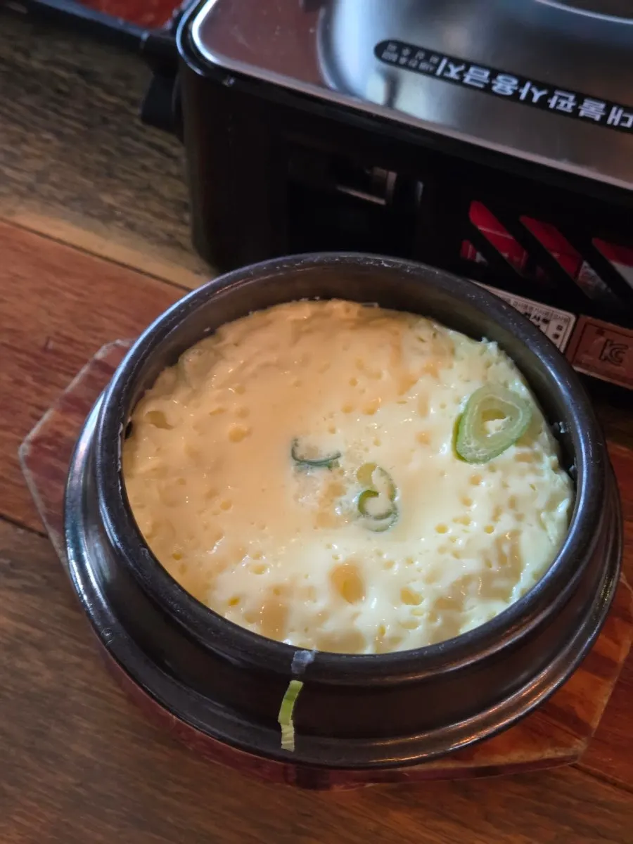 냄비째 나온 어묵국과 계란찜