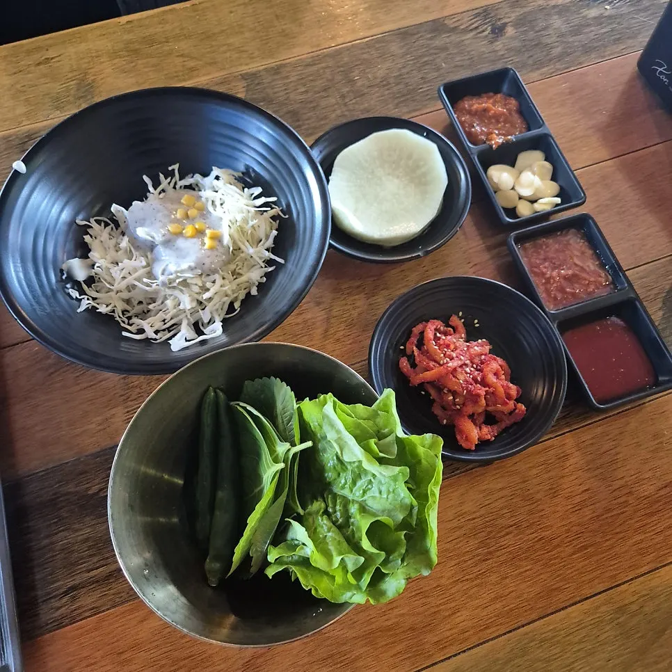 Portion of the menu listing jokbal and bossam