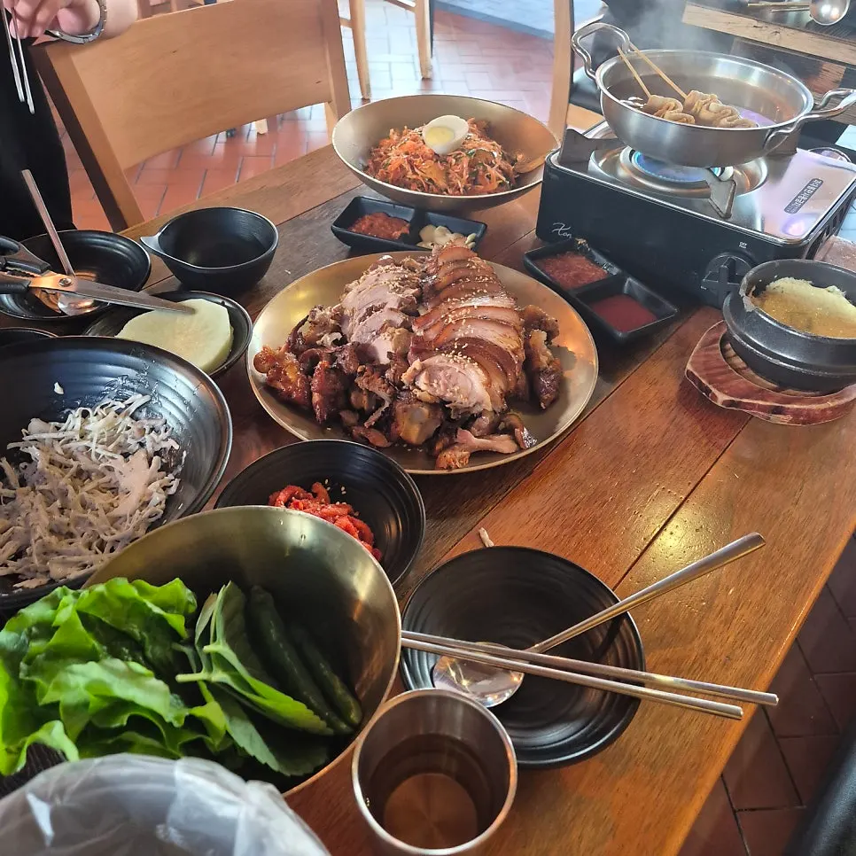 Charcoal-grilled jokbal set menu listing