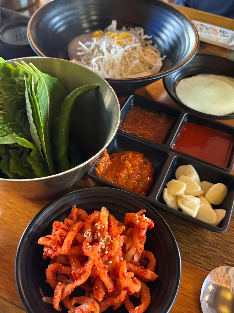 기본으로 나온 밑반찬 상차림
