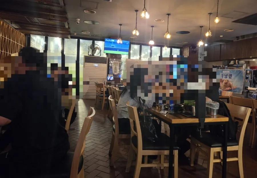 Interior atmosphere at Kkanjok, a Yongbong-dong drinking spot