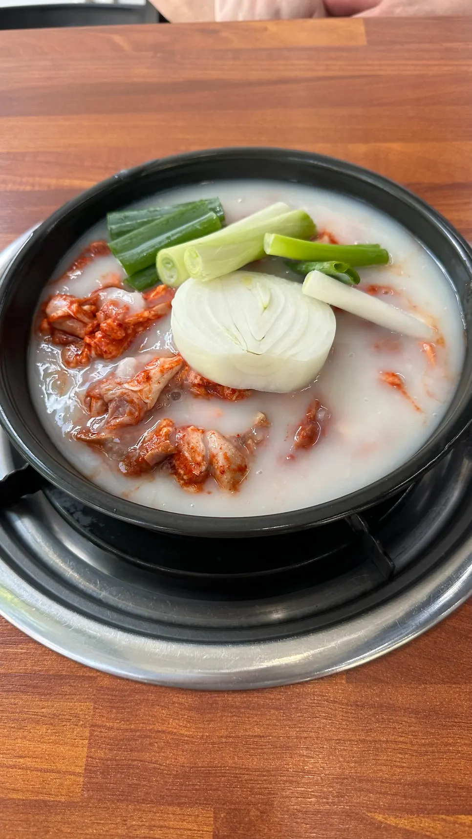 곱창과 채소, 육수가 담긴 곱창전골