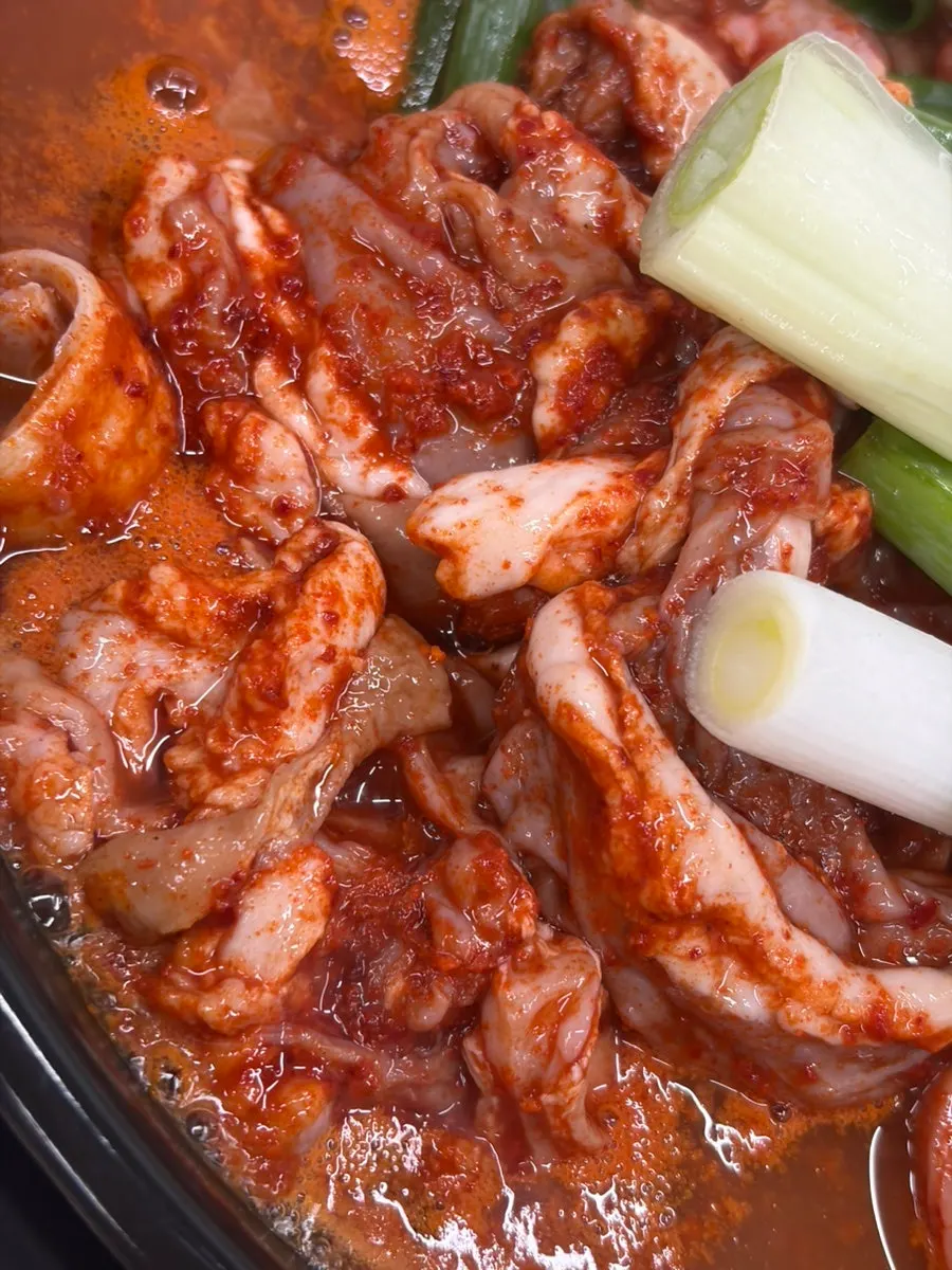 Gopchang hot pot and fresh kimchi side dish
