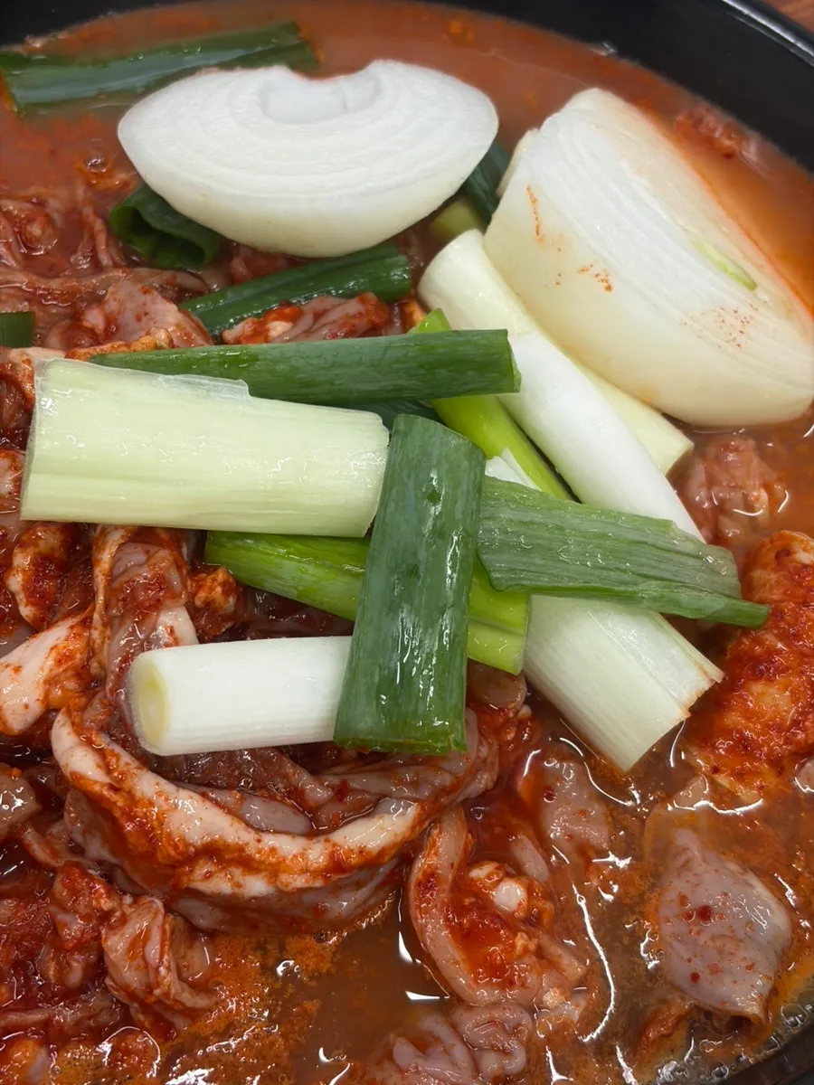 Hot pot made with Korean gopchang