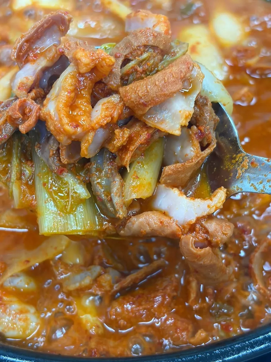 Gopchang hot pot with fresh kimchi added