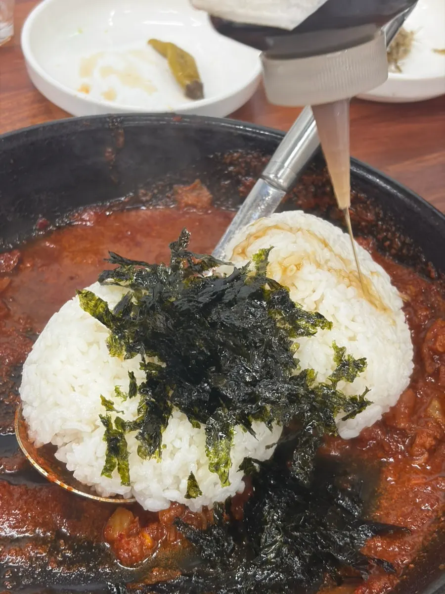Hot pot eaten with fresh kimchi