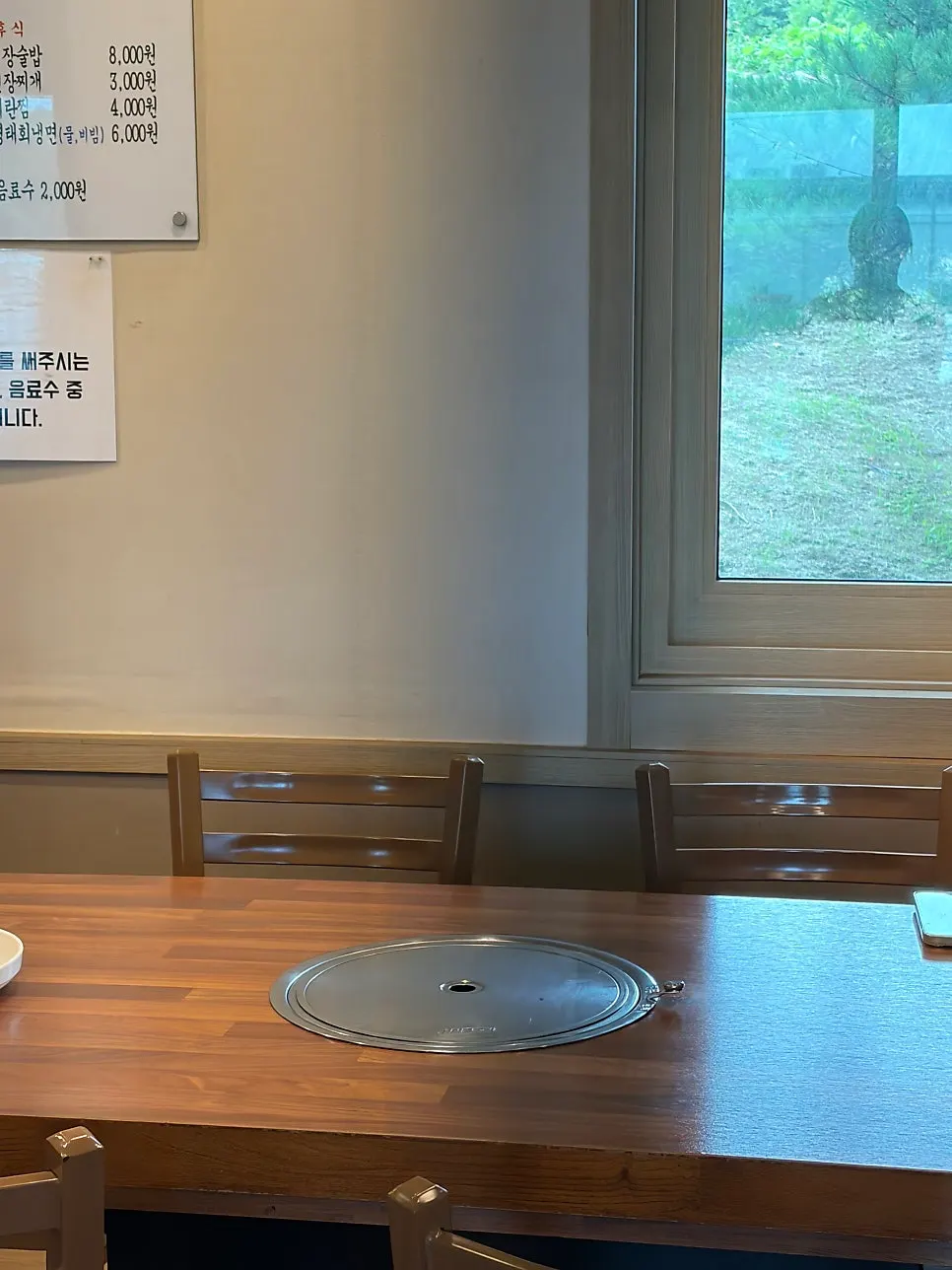 Pleasant interior of Yongchon Gogi-jip