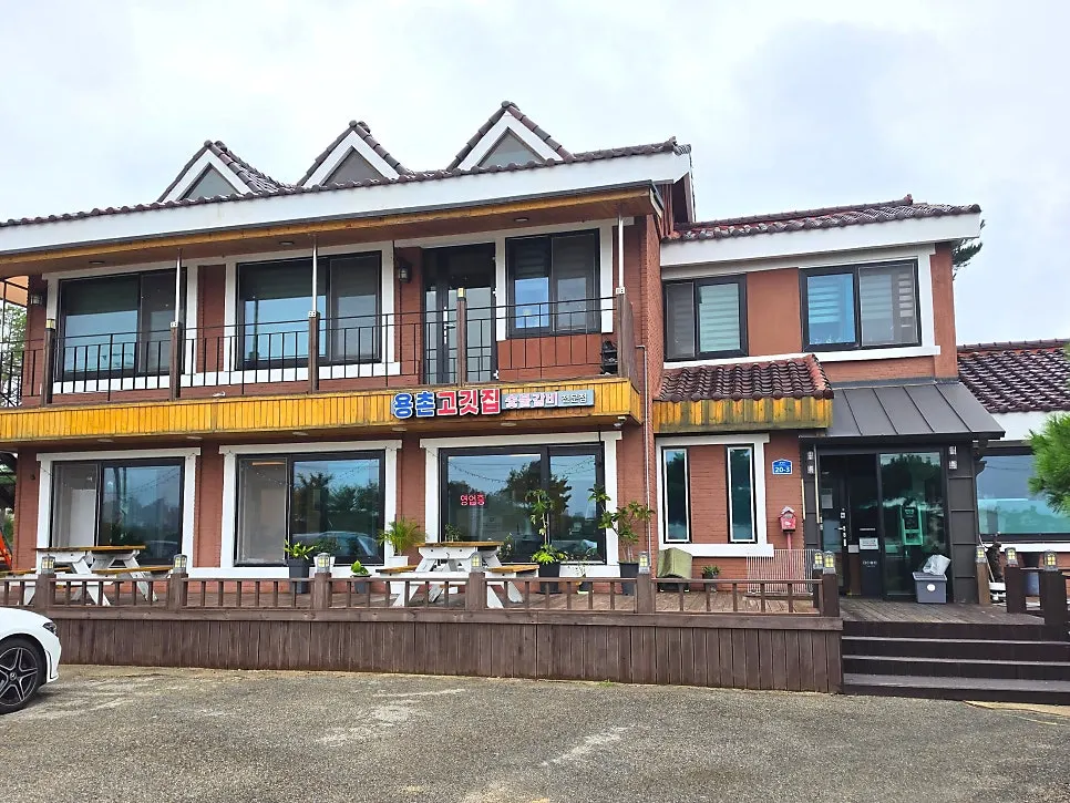 Exterior view of Yongchon Gogi-jip in Toseong-myeon, Goseong