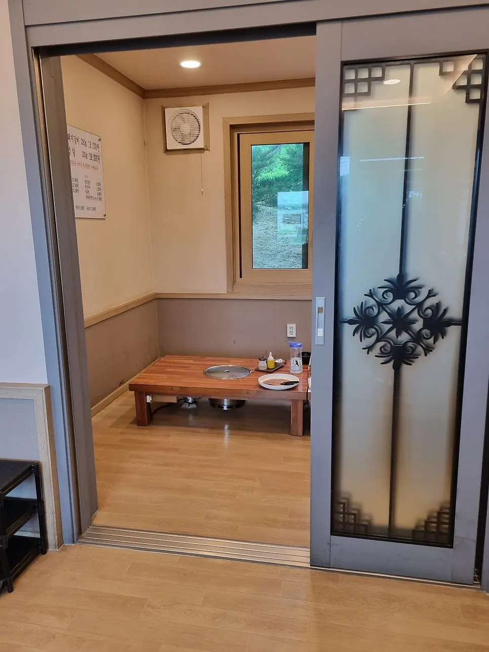 Interior of Yongchon Gogi-jip's room with table seating