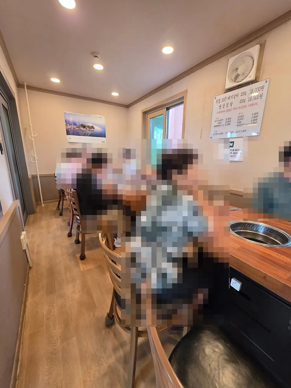 Wall-partitioned room seating at Yongchon Gogi-jip