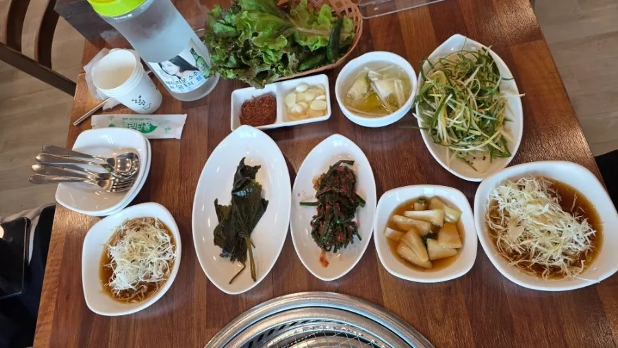 용촌고기집 밑반찬 상차림