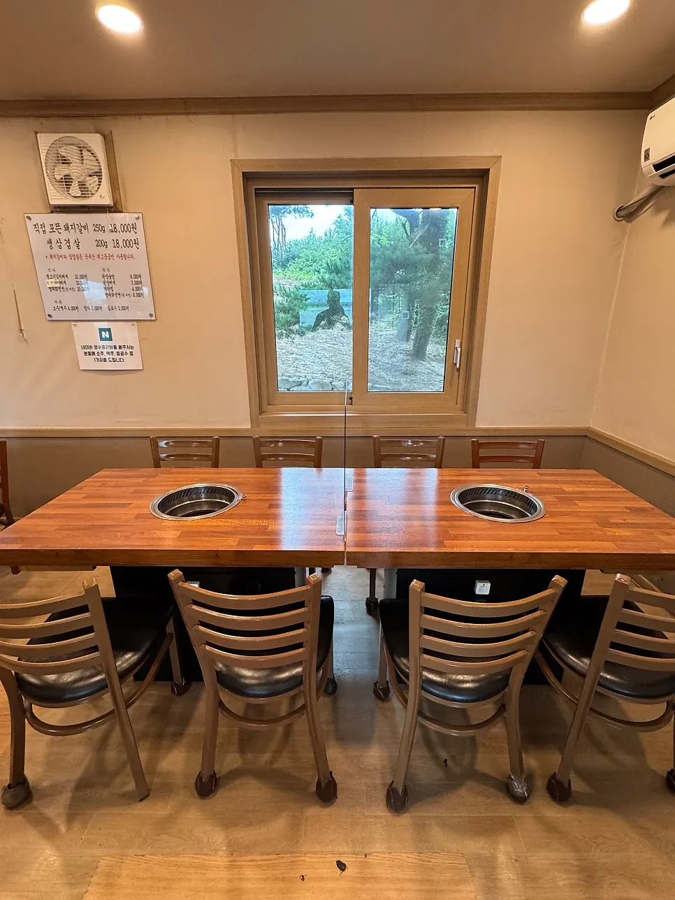 용촌고기집 홀과 룸 좌석