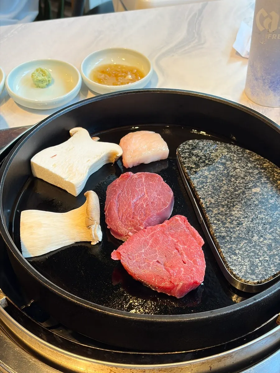 Thick hanwoo tenderloin grilling on the pan