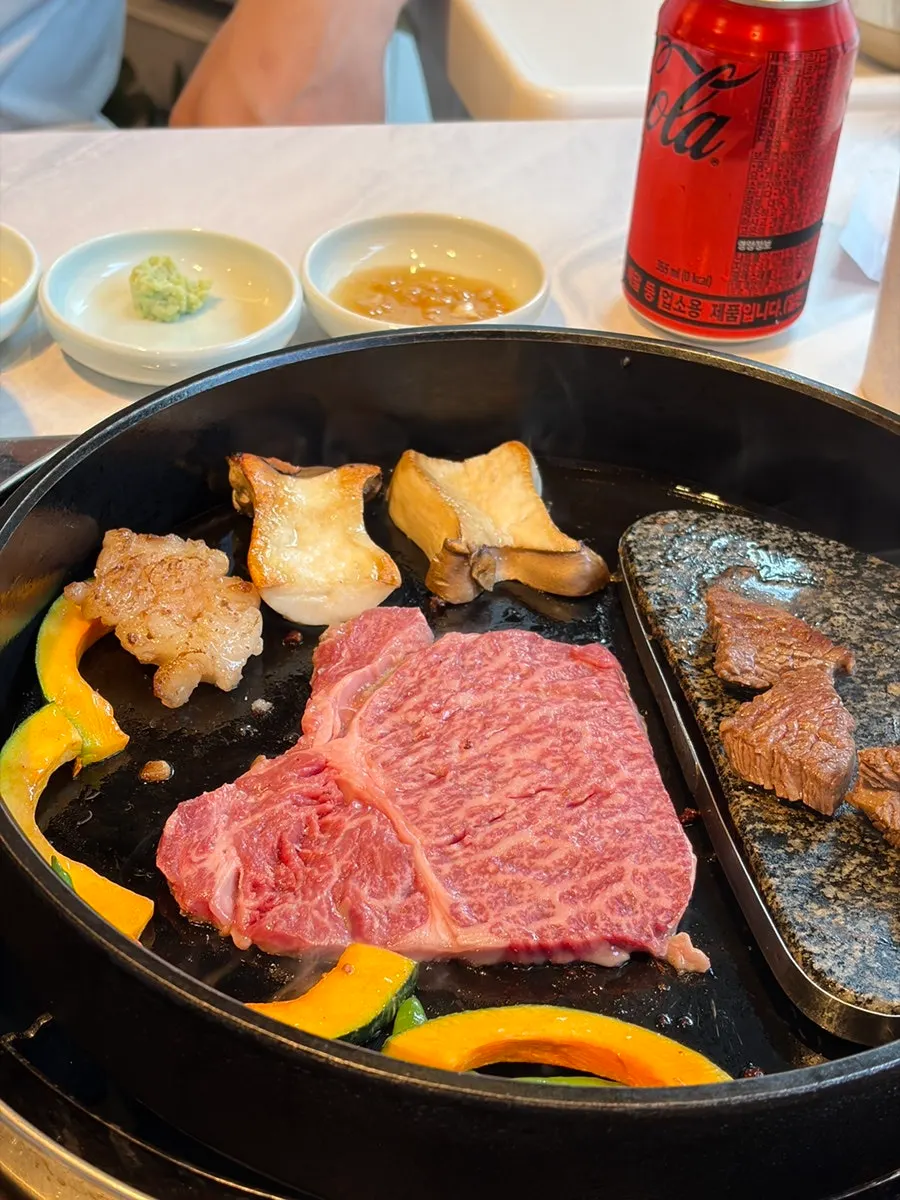 Hanwoo sirloin placed on the grill