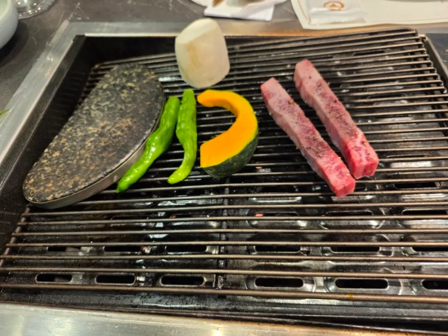 옥수수 불판에 올린 한우 구이
