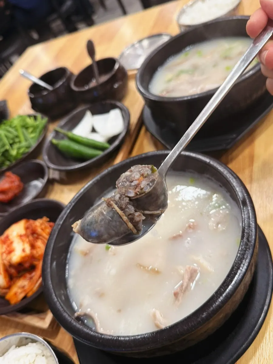 섞어국밥 건더기를 건져 올린 모습