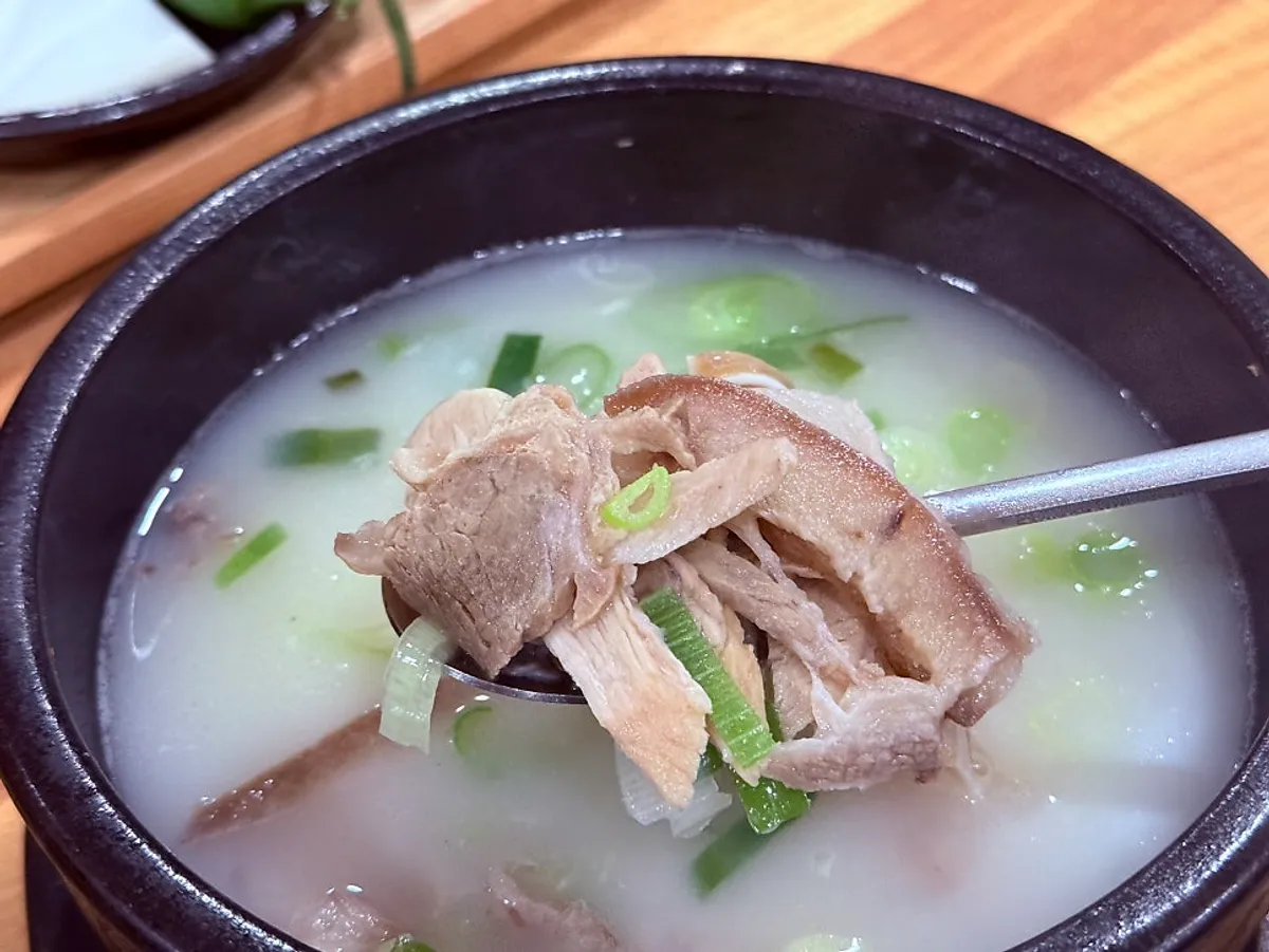 돼지국밥과 순대국밥, 맛보기 수육 한 상