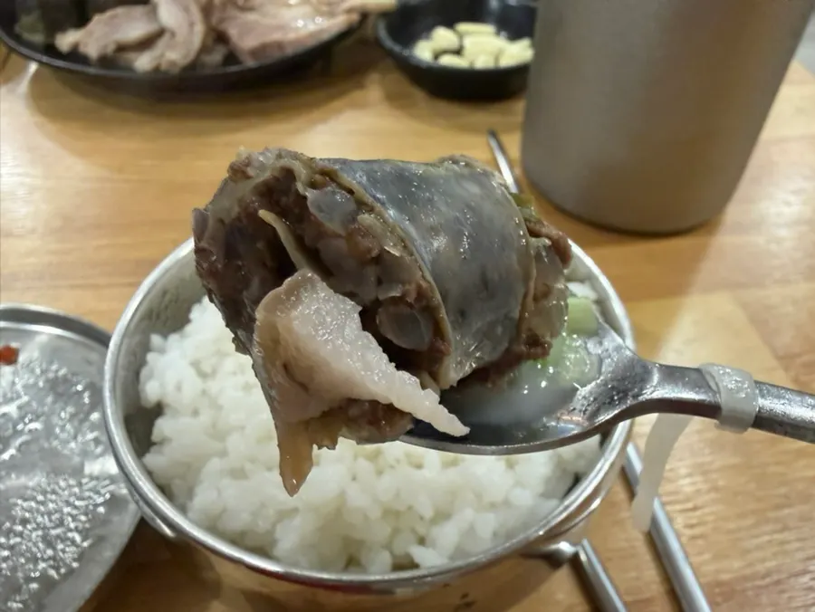 뽀얀 국물의 용호돼지국밥 돼지국밥