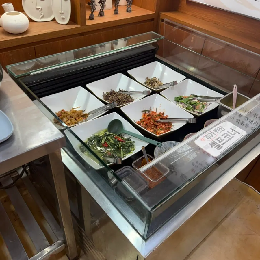 Self-serve station for basic side dishes and soup