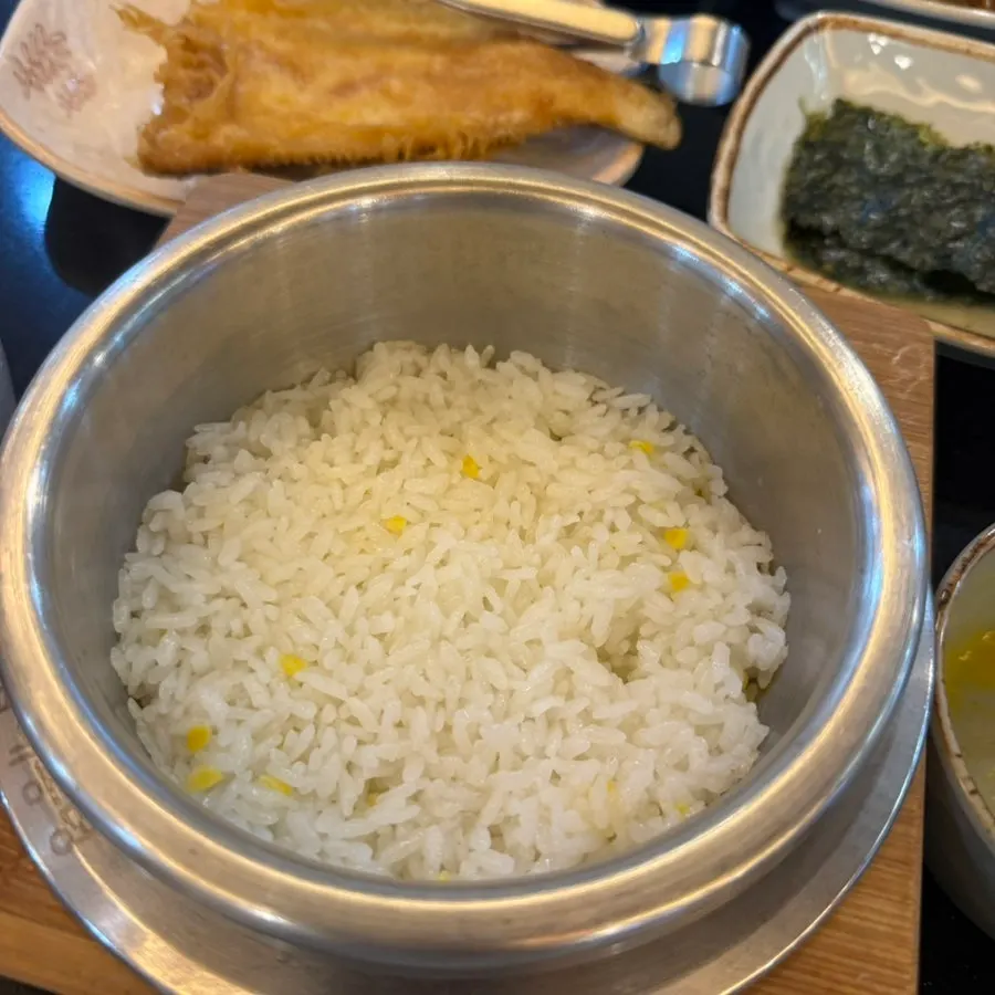 Basic side dishes of namul and kimchi