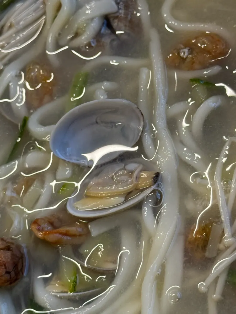 완성된 복해물칼국수 한 그릇