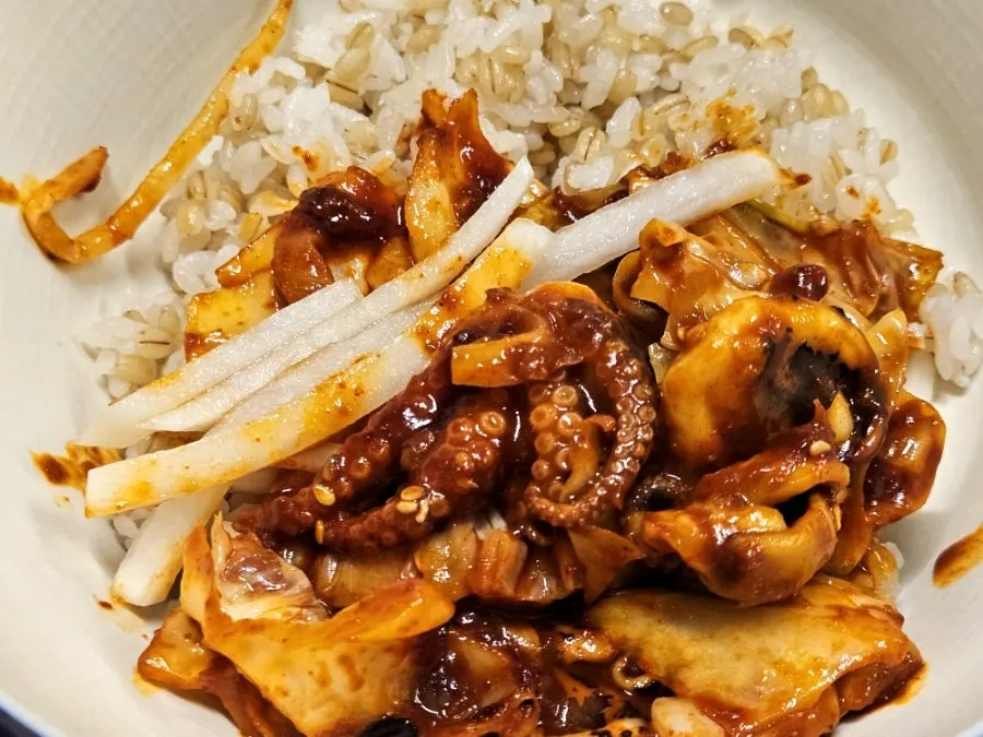 Barley rice with sesame oil and seasoned sauce