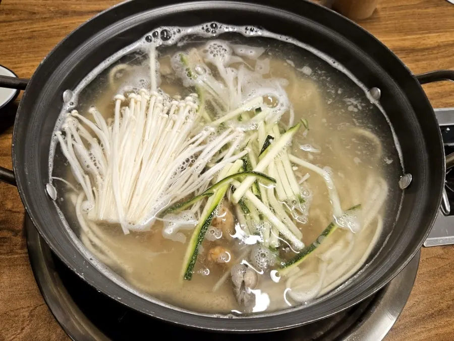 Kalguksu with pufferfish and seafood