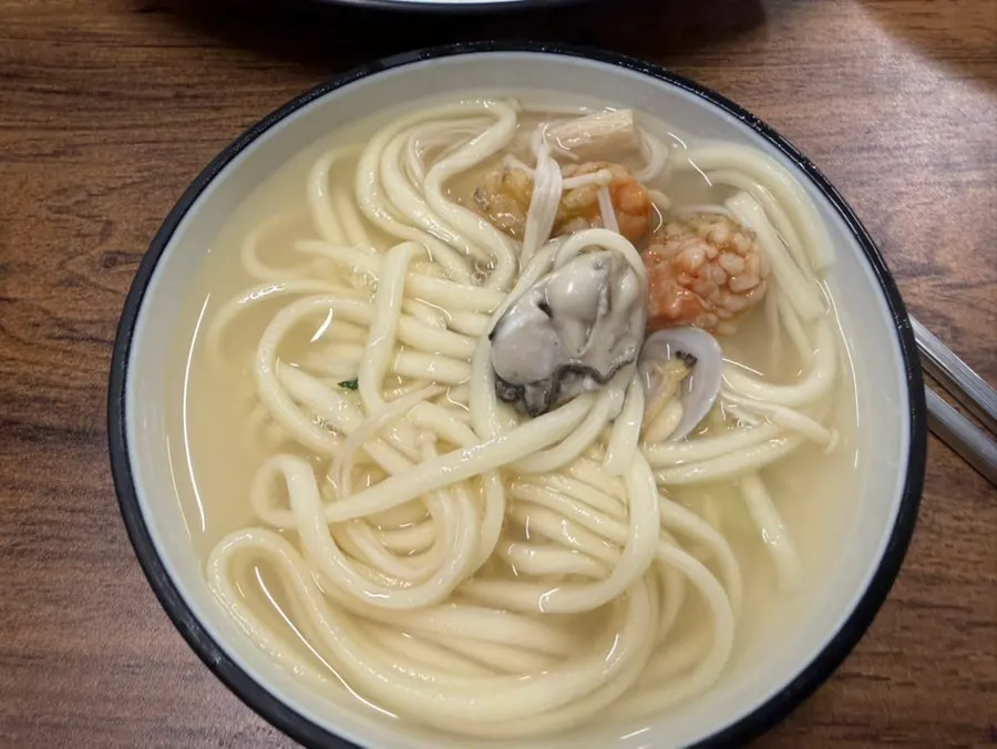 Refreshing seafood kalguksu broth full of clams