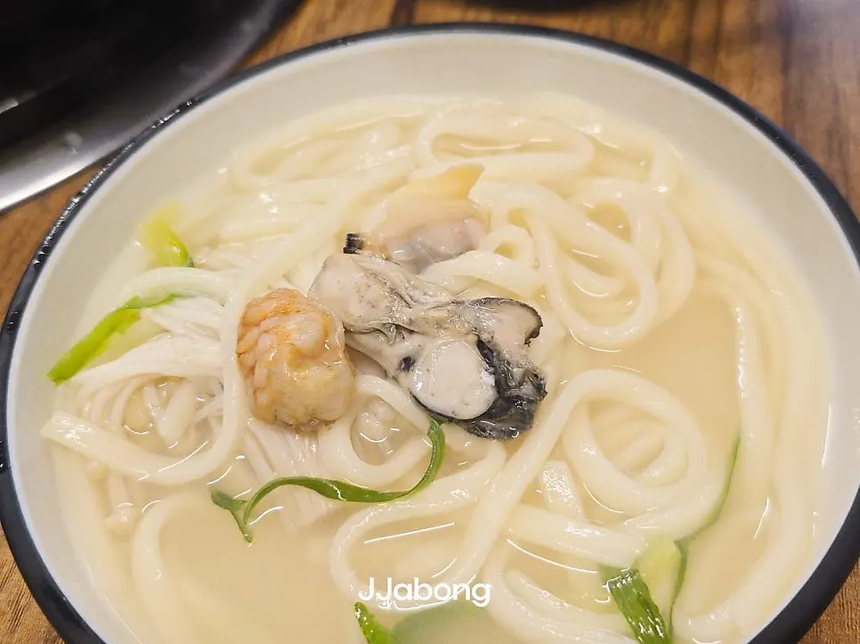 식사를 마친 유복칼국수 테이블